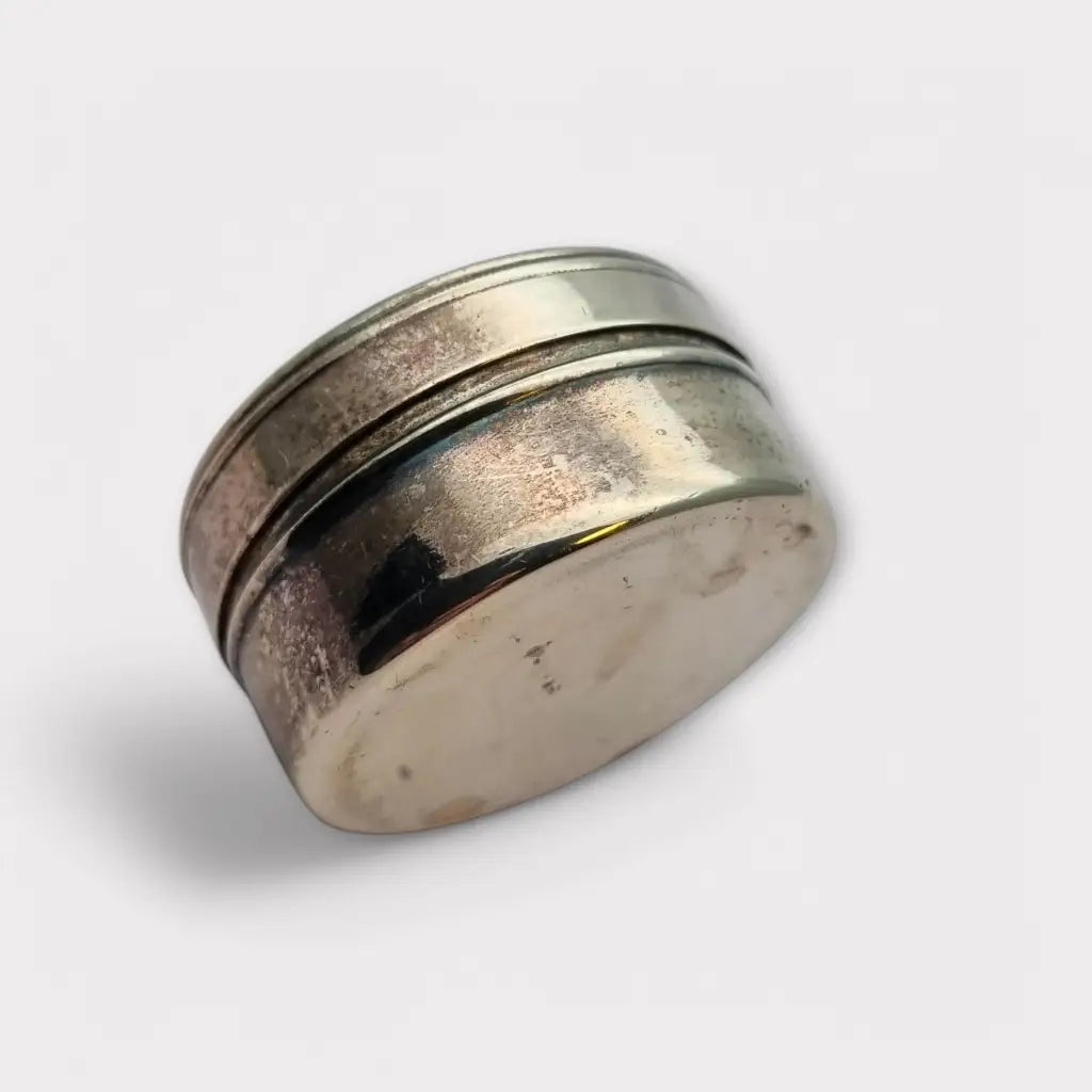 Caja romántica vintage de relieve neoclásico ideal para coleccionistas