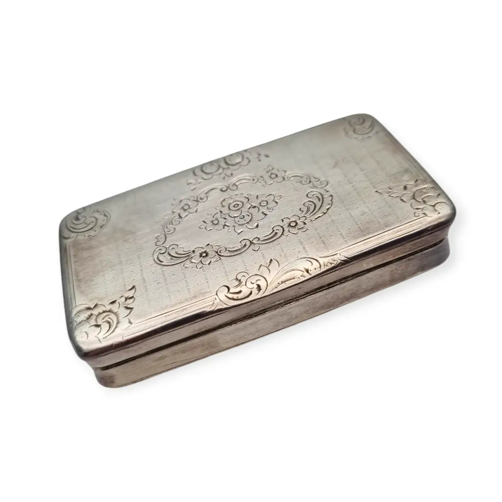 Caja Victoriana de Plata Diseño Floral Rectangular Circa 1900. - LaBizarreSusu