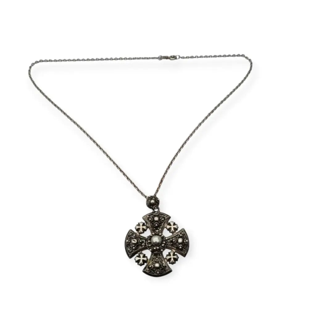 Colgante antiguo de filigrana plata con la Cruz Jerusalén y cadena circa