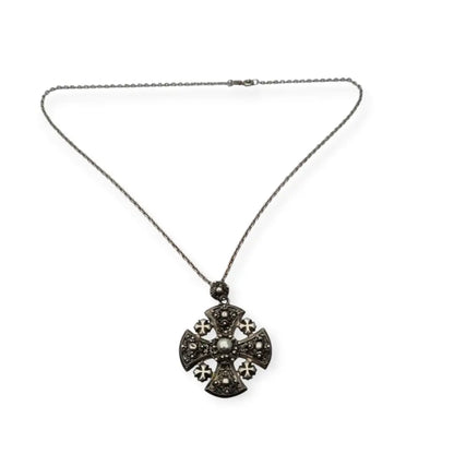 Colgante antiguo de filigrana plata con la Cruz Jerusalén y cadena circa
