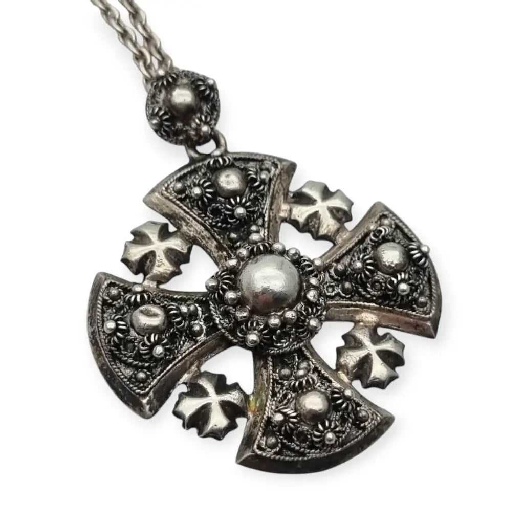 Colgante antiguo de filigrana plata con la Cruz Jerusalén y cadena circa