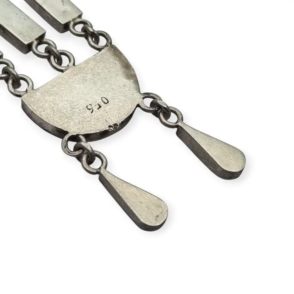 Colgante boho artesanal en plata 950 y lapislázuli diseño geométrico rústico