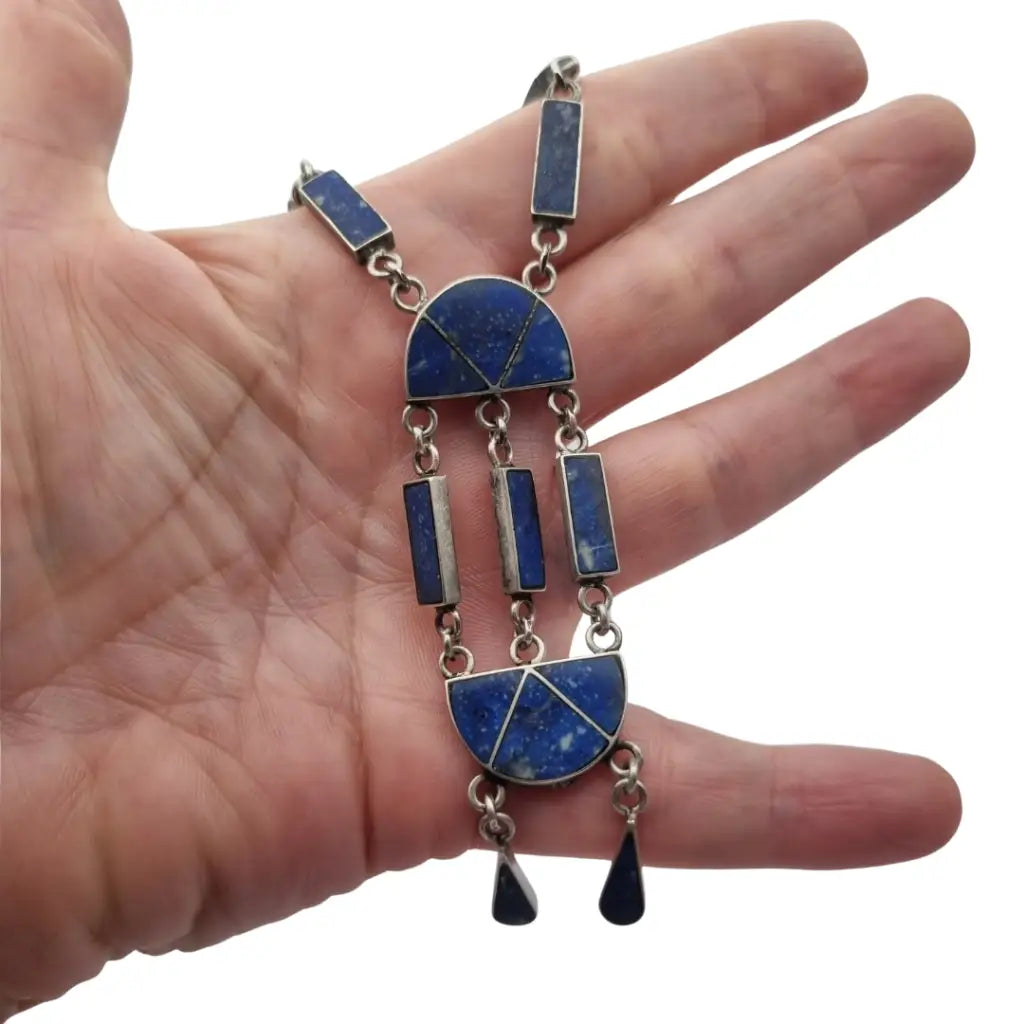 Colgante boho artesanal en plata 950 y lapislázuli diseño geométrico rústico