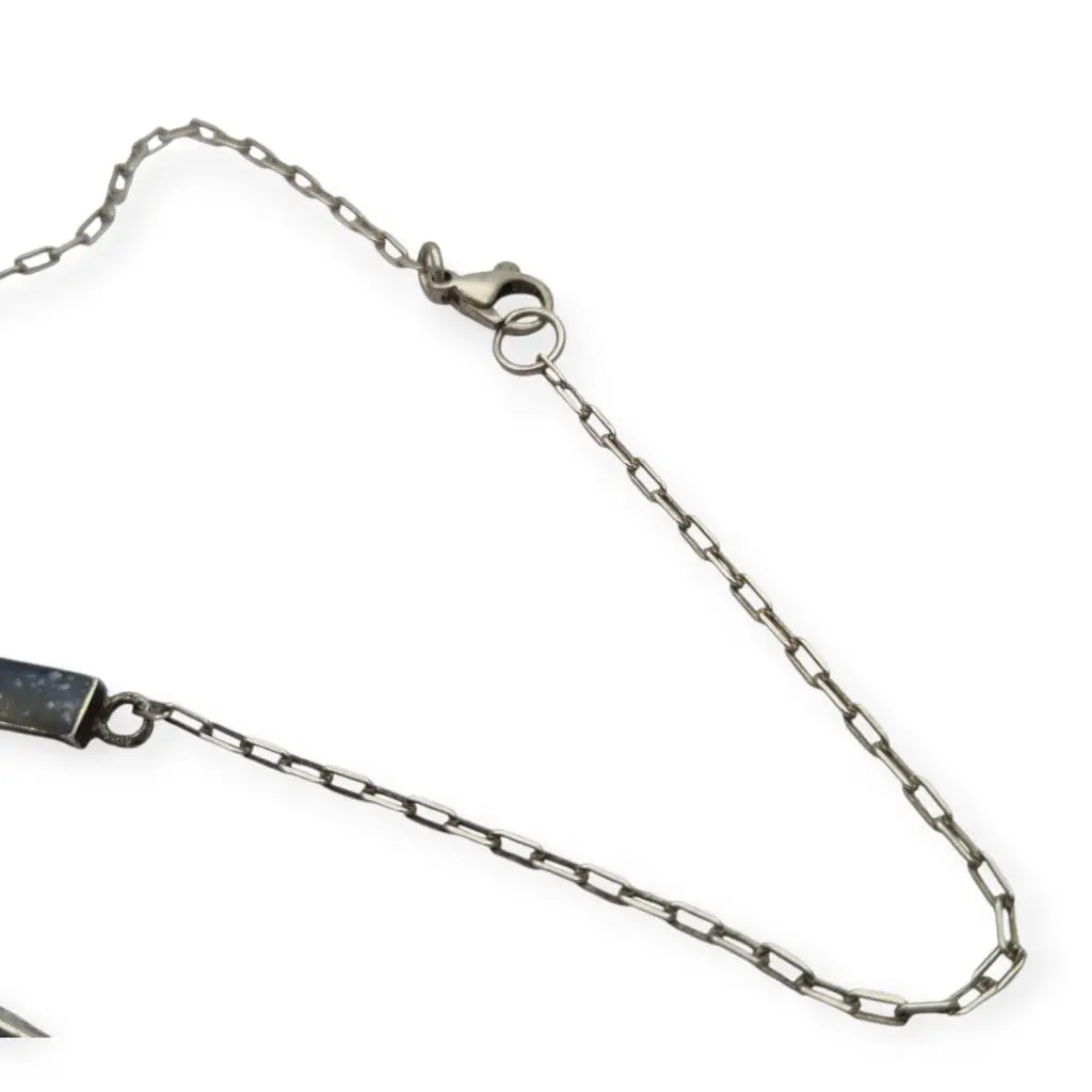 Colgante boho artesanal en plata 950 y lapislázuli diseño geométrico rústico