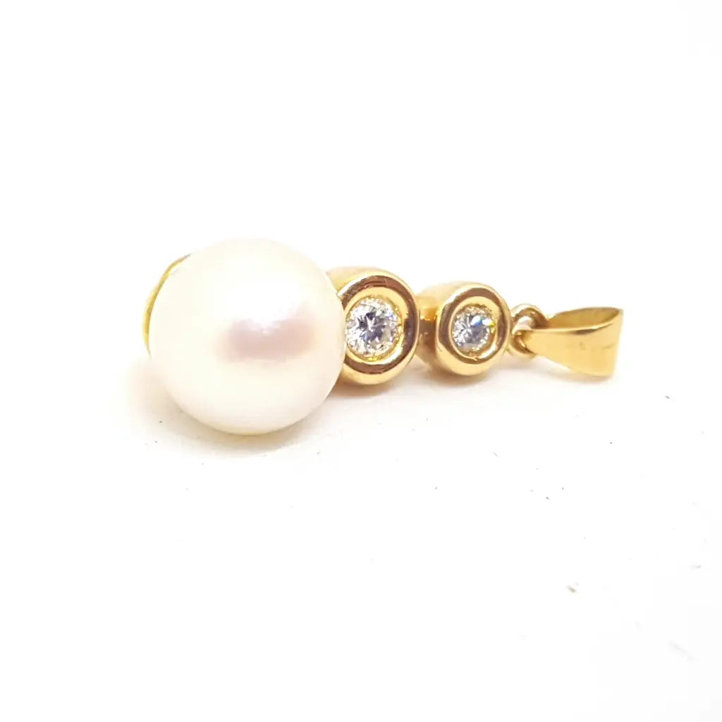 Colgante de oro con diamantes y perlas amarillo 18k joyas brillantes