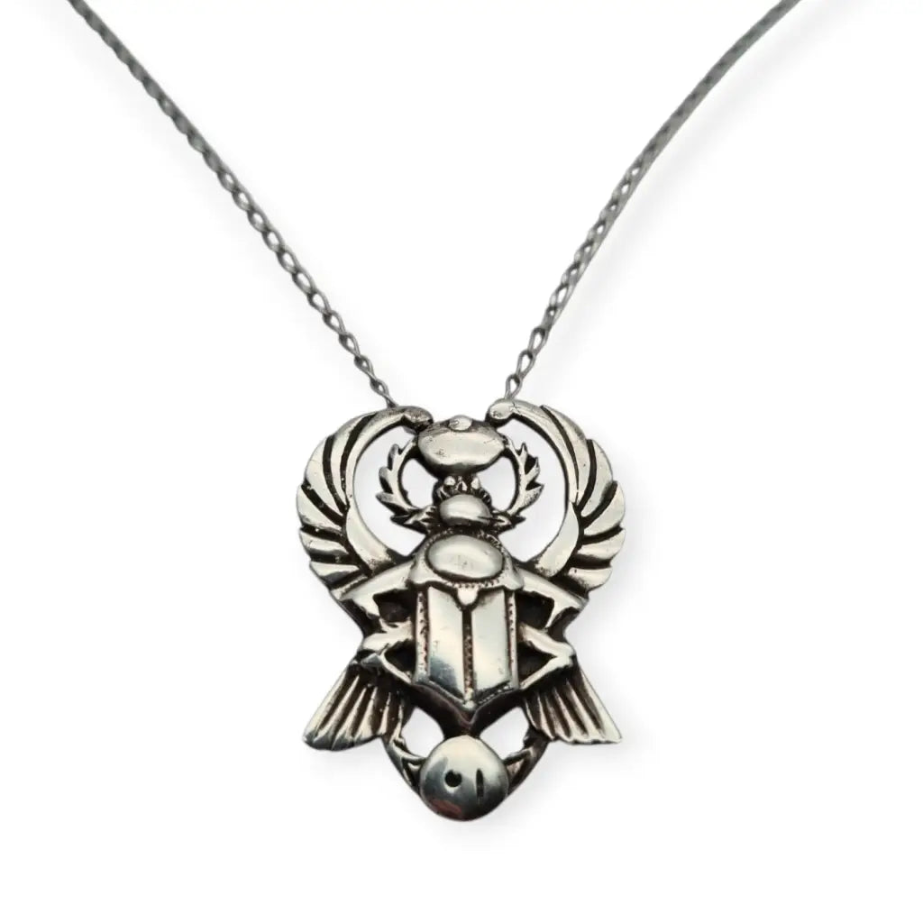 Colgante escarabajo egipcio en plata 925 estilo revival cadena incluida diseño