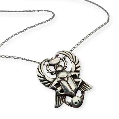 Colgante escarabajo egipcio en plata 925 estilo revival cadena incluida diseño