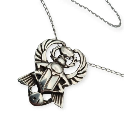 Colgante escarabajo egipcio en plata 925 estilo revival cadena incluida diseño
