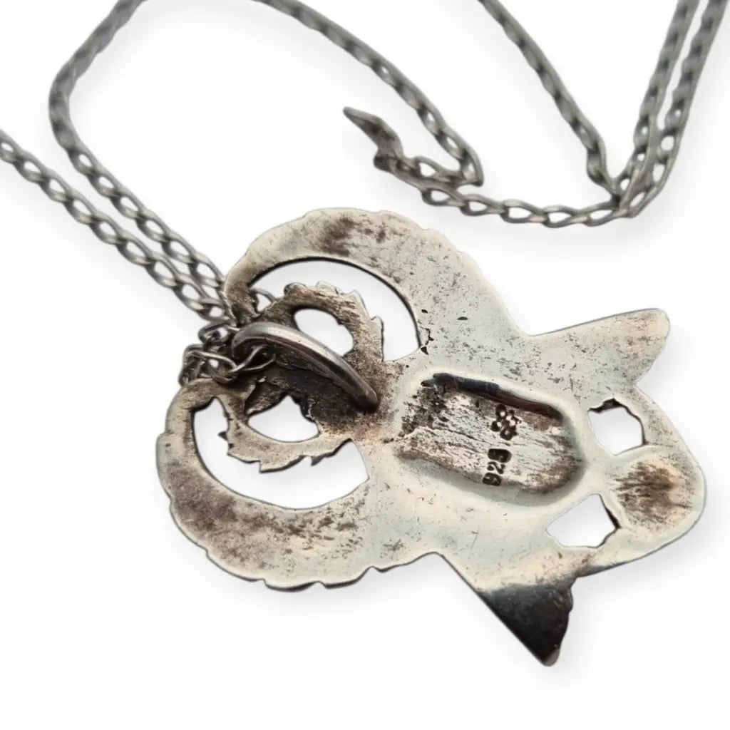 Colgante escarabajo egipcio en plata 925 estilo revival cadena incluida diseño
