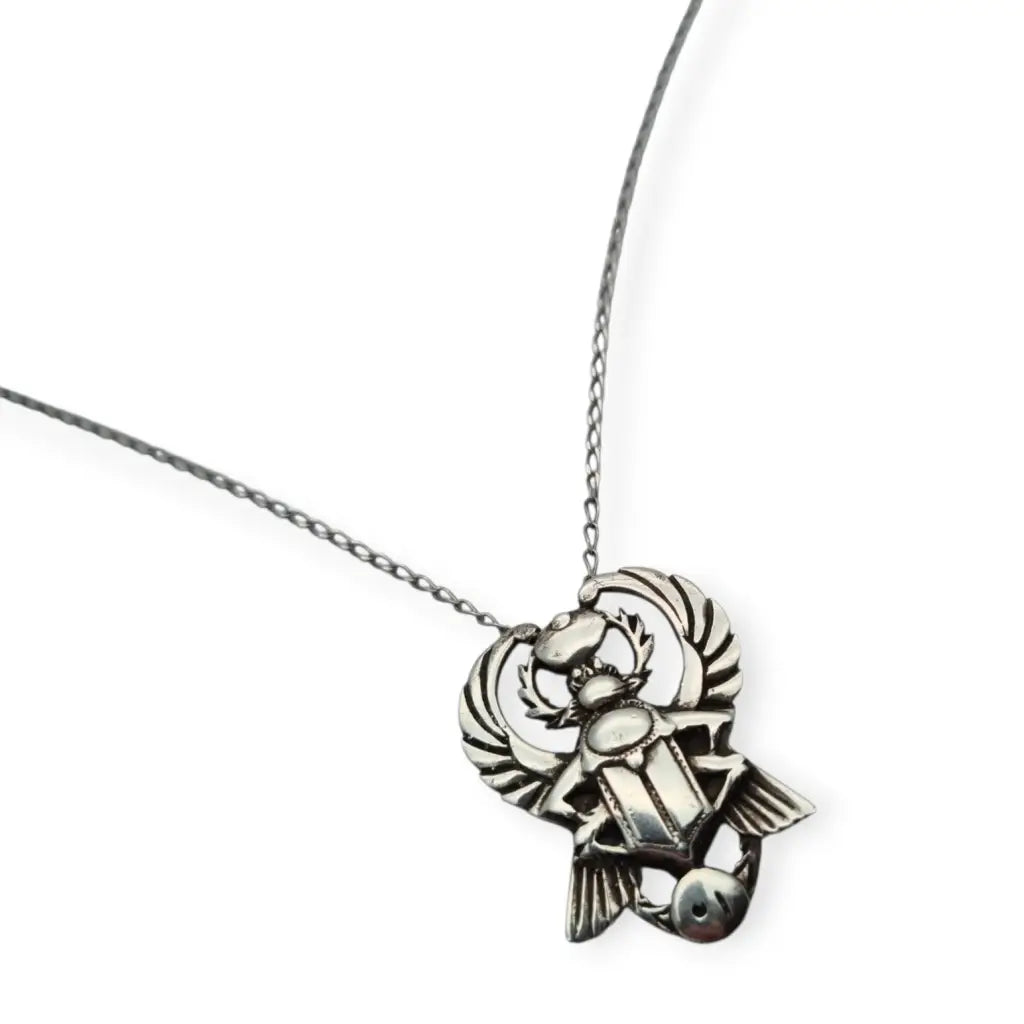 Colgante escarabajo egipcio en plata 925 estilo revival cadena incluida diseño