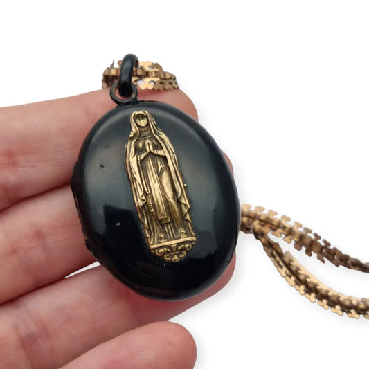 Colgante relicario Victoriano con Virgen medallón religioso antiguo en esmalte