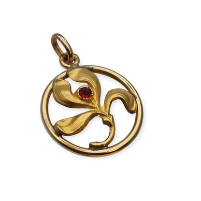 Colgante vintage art nouveau dorado con flor en círculo y piedra roja diseño
