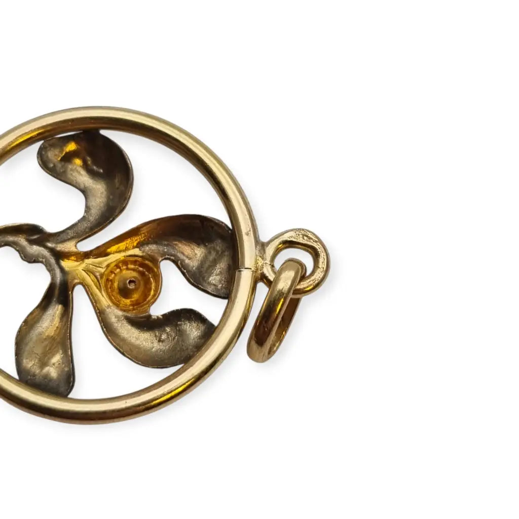 Colgante vintage art nouveau dorado con flor en círculo y piedra roja diseño