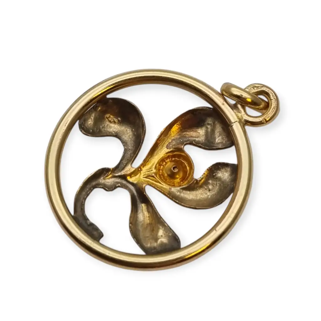 Colgante vintage art nouveau dorado con flor en círculo y piedra roja diseño