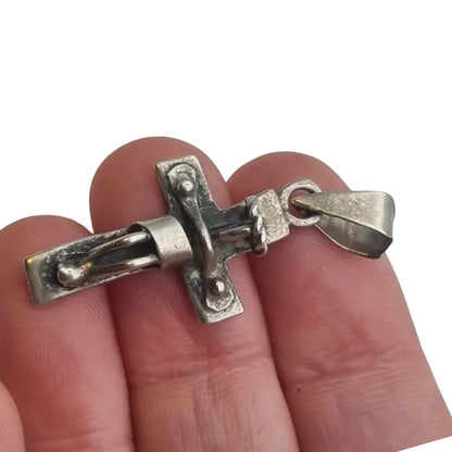 Colgante vintage de plata 925 crucifijo elaborado en México años 90.