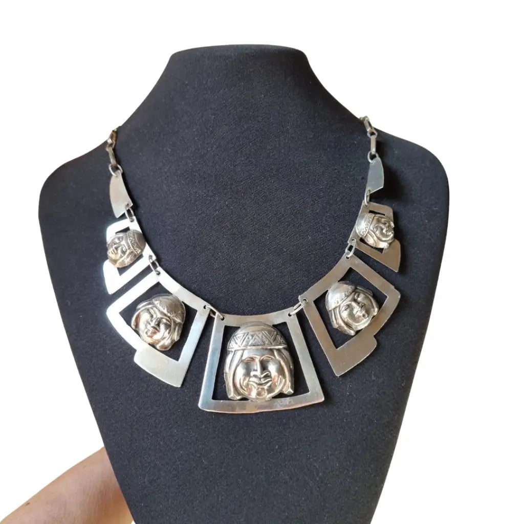 Collar vintage de plata ’PERU 925 8973’’ con máscaras andinas joyería peruana.