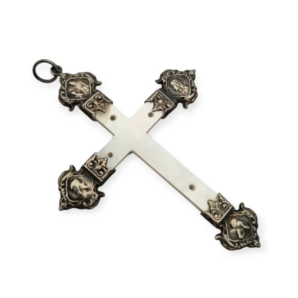 Cruz antigua de nácar y plata con Cristo acabados religiosos altamente