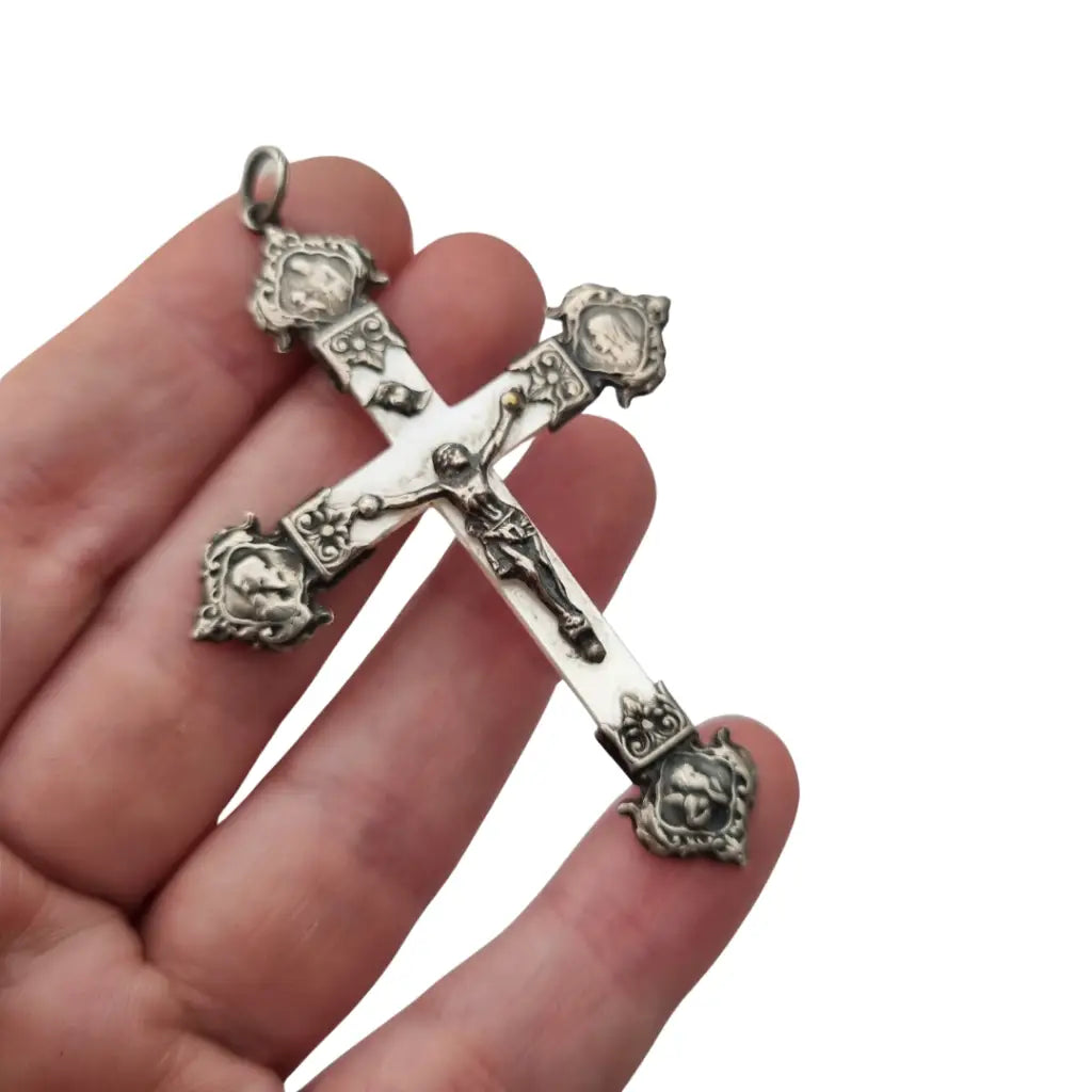 Cruz antigua de nácar y plata con Cristo acabados religiosos altamente