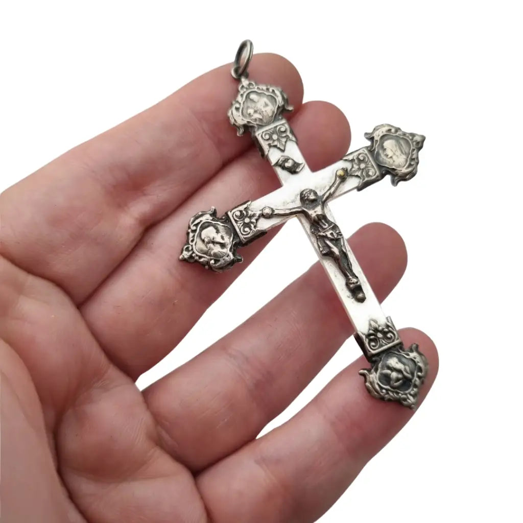Cruz antigua de nácar y plata con Cristo acabados religiosos altamente