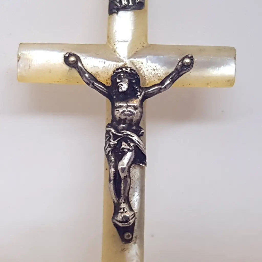Colgante de nácar cruz plata. Cruz antigua cristo religiosa