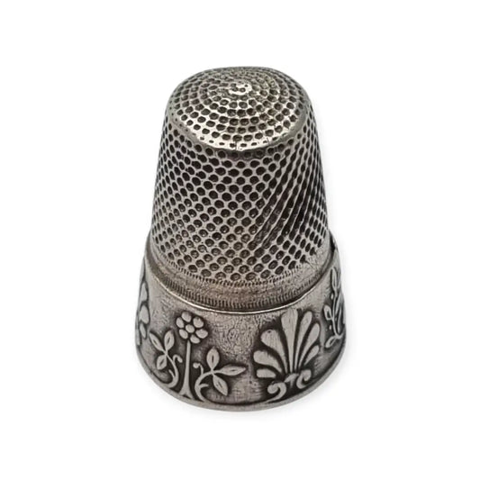 Dedal antiguo de plata repujada decoración vegetal en relieve costura vintage
