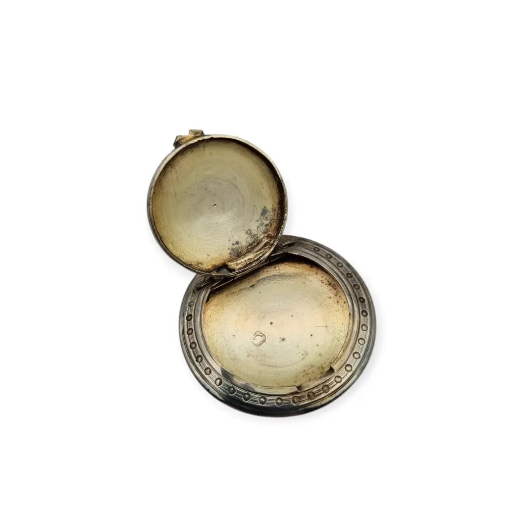 Estuche arte deco pequeño vintage para rubor grabado en plata años 20.