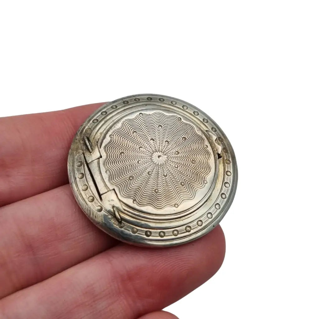 Estuche arte deco pequeño vintage para rubor grabado en plata años 20.