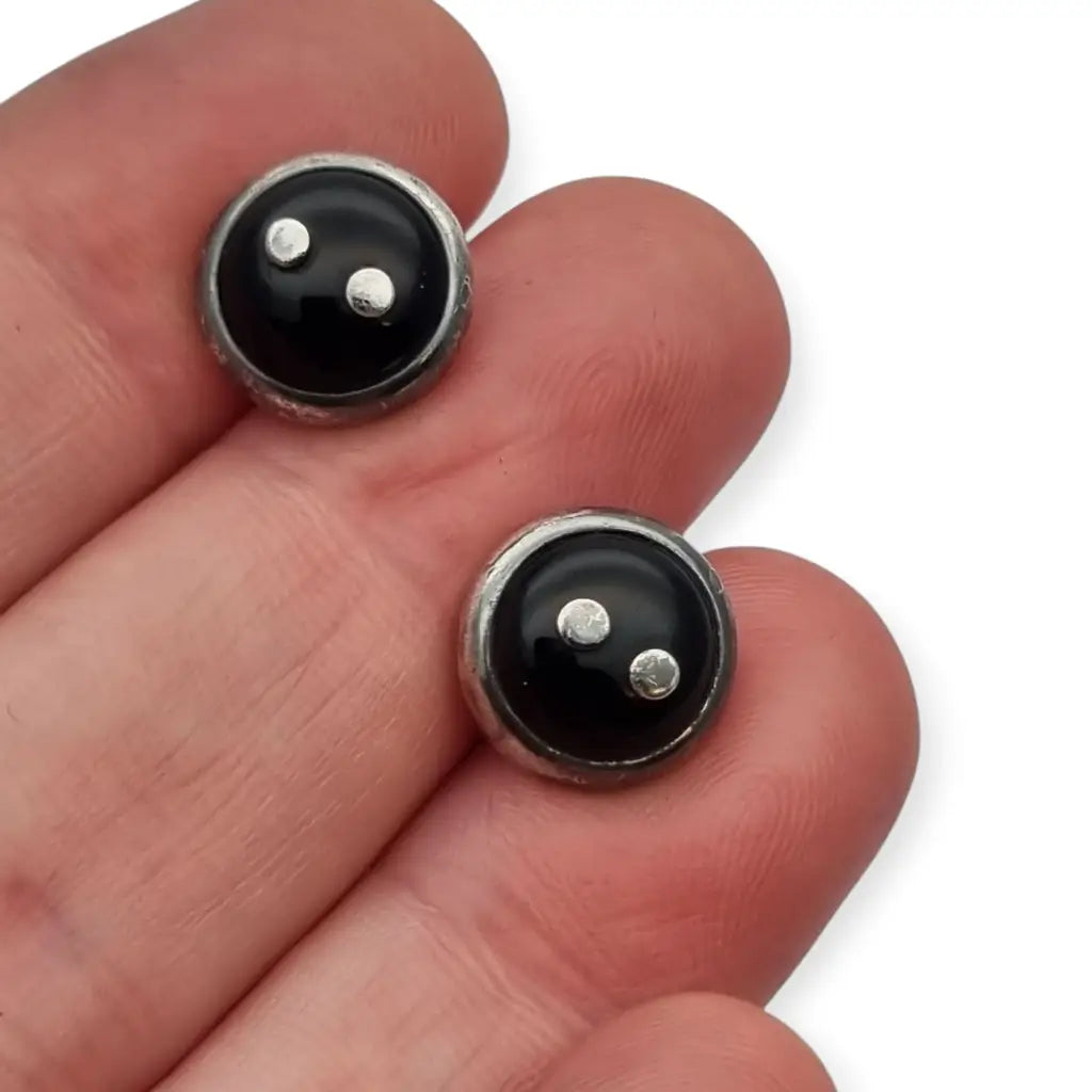 Gemelos vintage de plata con nácar y ónix negro un elegante diseño