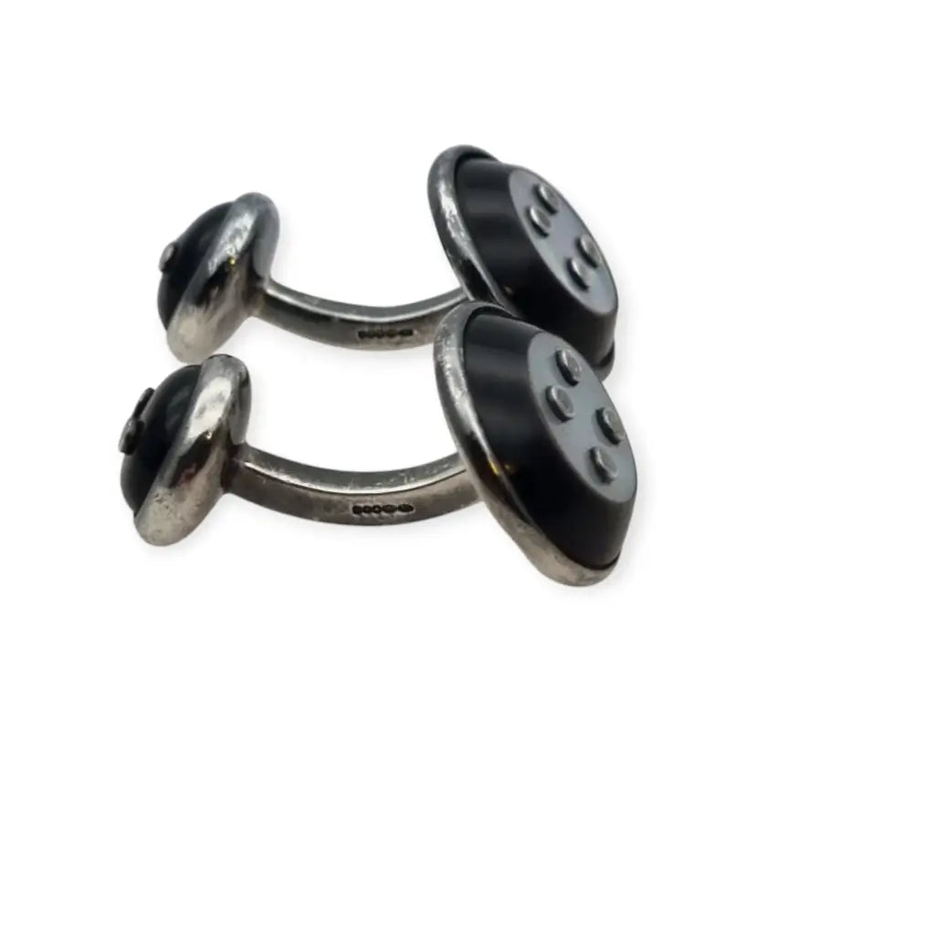 Gemelos vintage de plata con nácar y ónix negro un elegante diseño