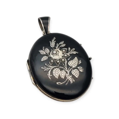 Guardapelo victoriano joyeria de luto en plata y esmalye negro con perlas circa
