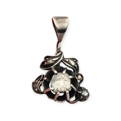 Victorian floral pendant in silver with diamonds and gold details, circa 1890