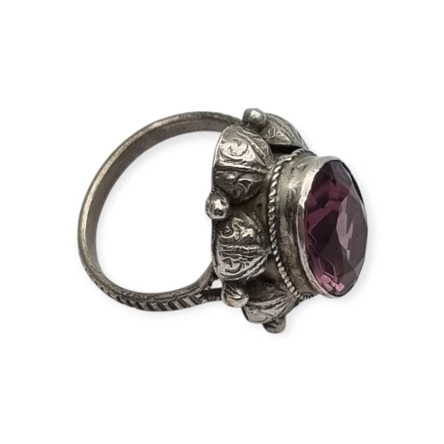 Anillo antiguo Art Déco de plata con piedra lila oval facetada, años 40-50