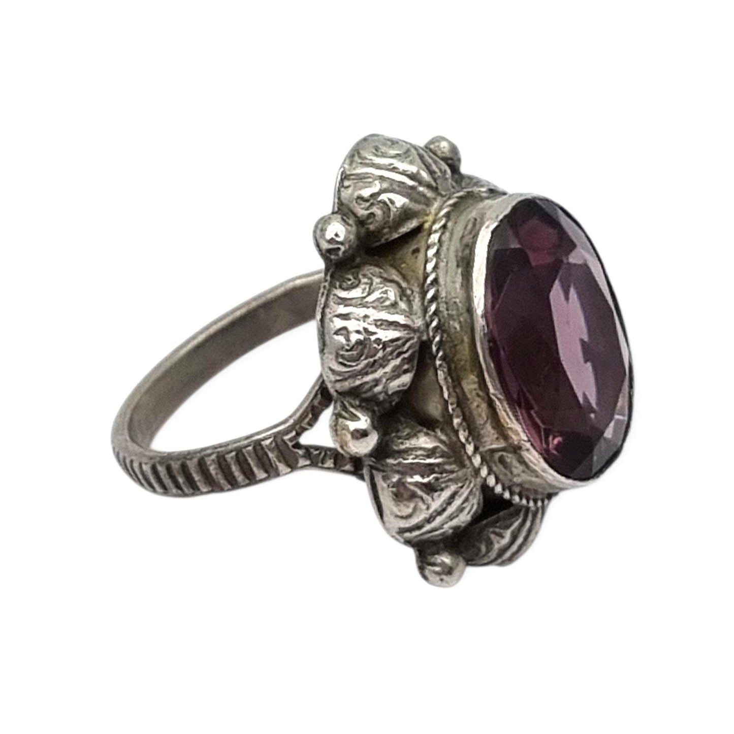 Anillo antiguo Art Déco de plata con piedra lila oval facetada, años 40-50