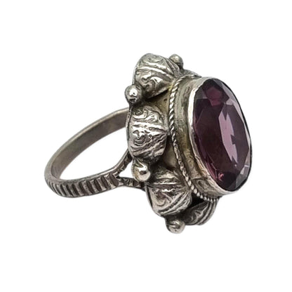 Anillo antiguo Art Déco de plata con piedra lila oval facetada, años 40-50