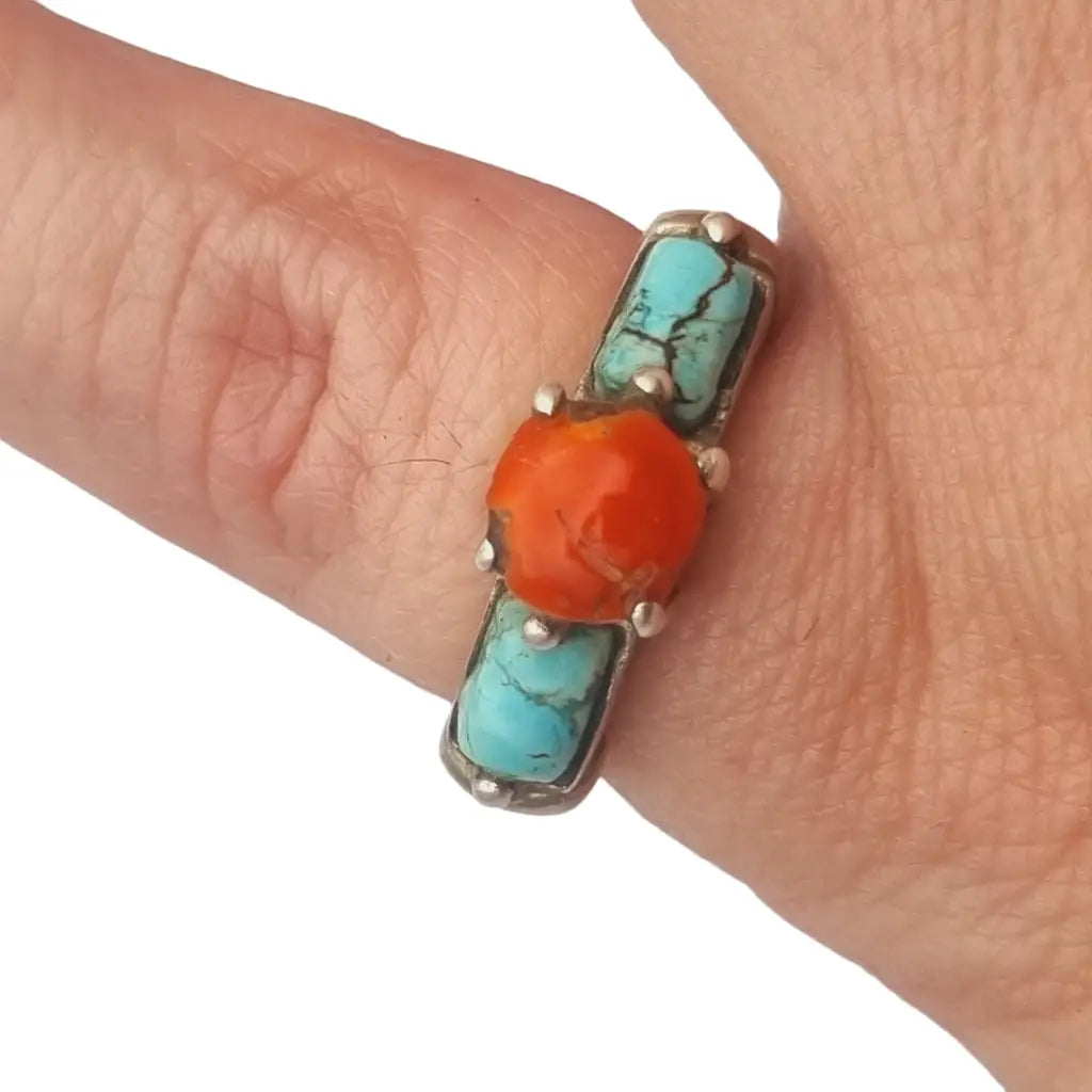 Anillo vintage de plata coral y turquesa joyería boho para mujer hecho a mano.