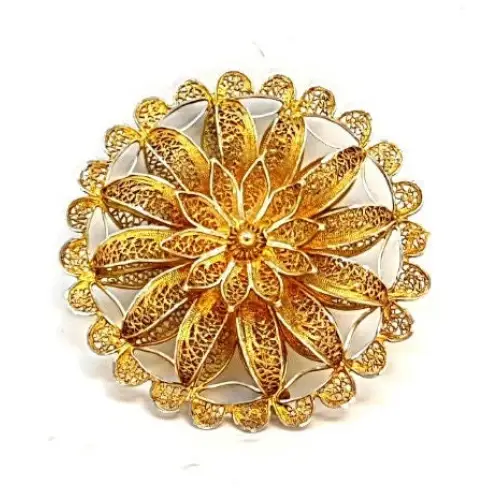 Broche de filigrana plata dorada para solapa o sombrero Motivo floral Circa