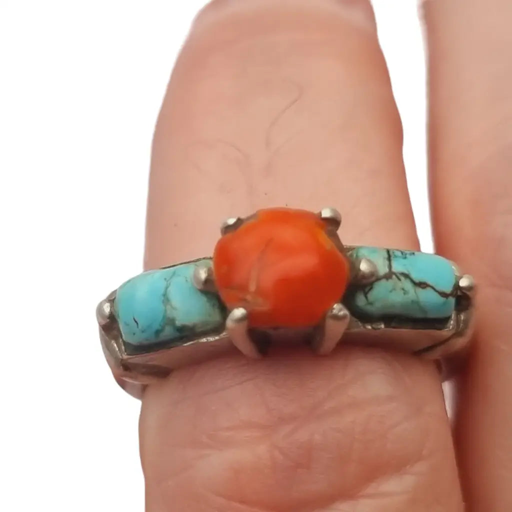 Anillo vintage de plata coral y turquesa joyería boho para mujer hecho a mano.