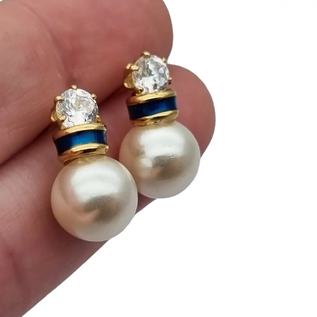 Pendientes de perlas y laminados en oro con circonitas blancas azules