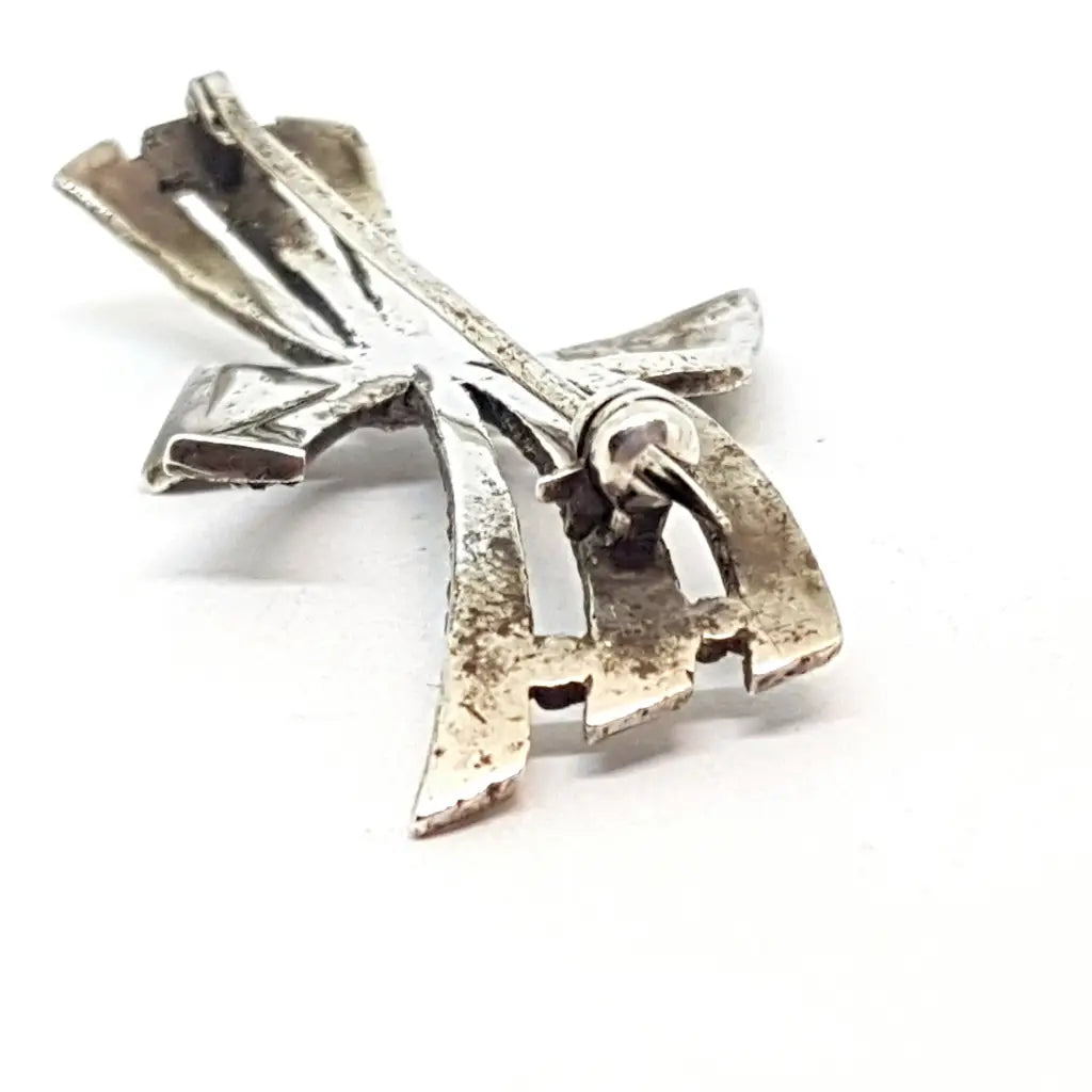 Lazo de plata Broche con marquesitas. Estilo modernista. SXX. Joyería