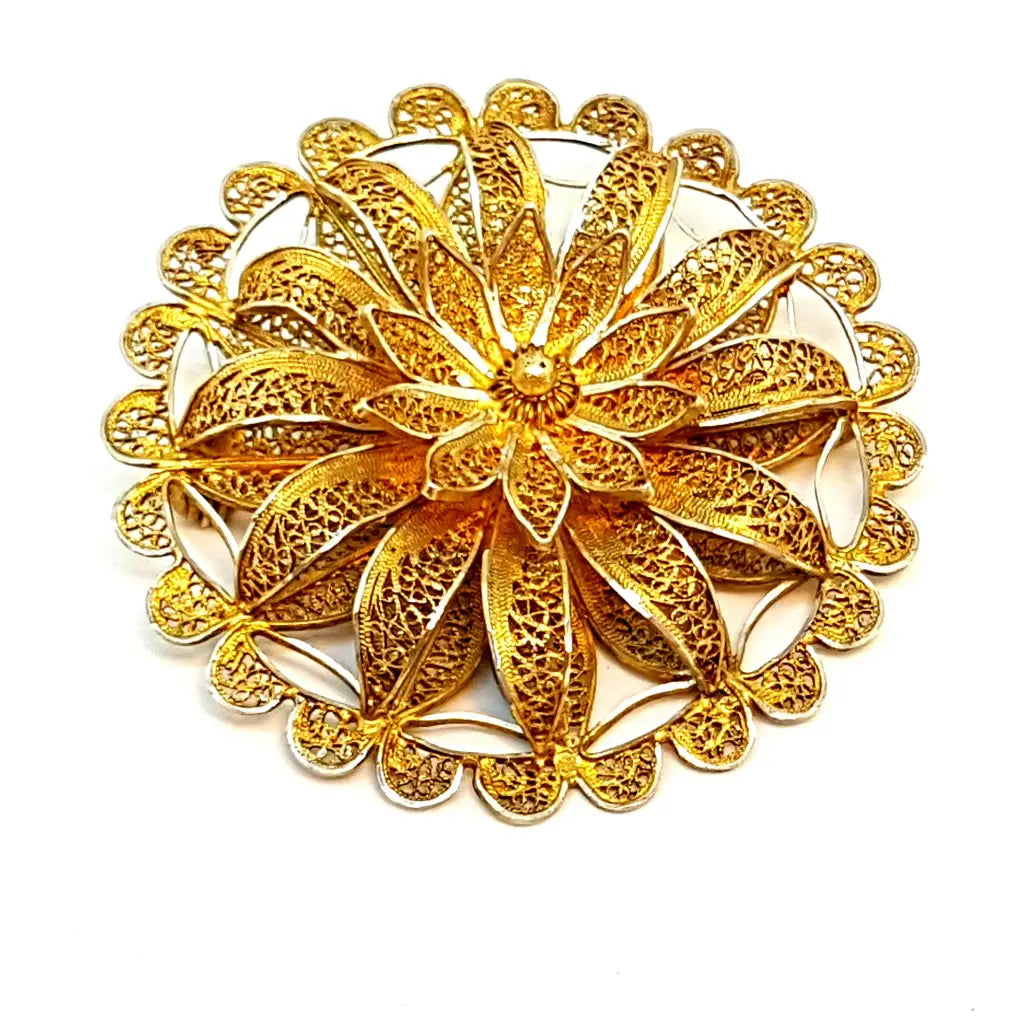 Broche de filigrana plata dorada para solapa o sombrero Motivo floral Circa