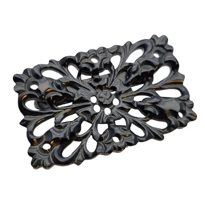 Broche vintage de baquelita tallada negra motivos florales para la solapa