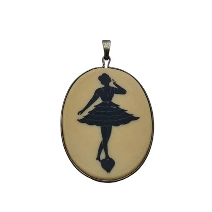 Colgante celuloide art deco escena años 20 de mujer bailarina pintada negro