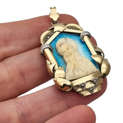 Medalla Art Déco década de 1930 con la Virgen María en plata oro y esmalte