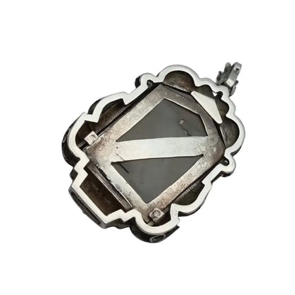 Medalla Art Déco década de 1930 con la Virgen María en plata oro y esmalte