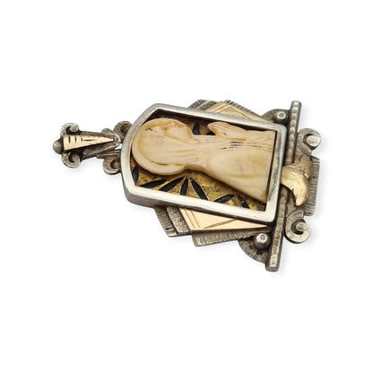 Medalla Art Decó de plata y vistas doradas con Virgen tallada circa 1930 joya