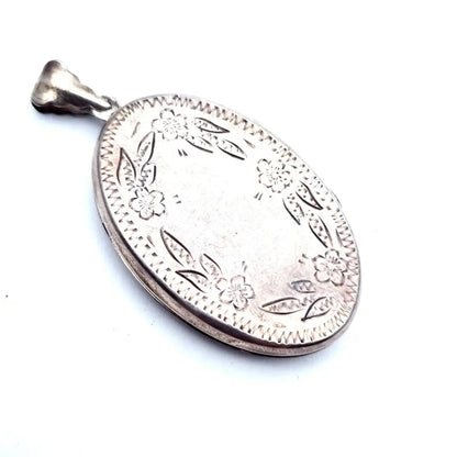 Medallón guaradapelo de plata antiguo.relicario. Colgante. Circa 1970.