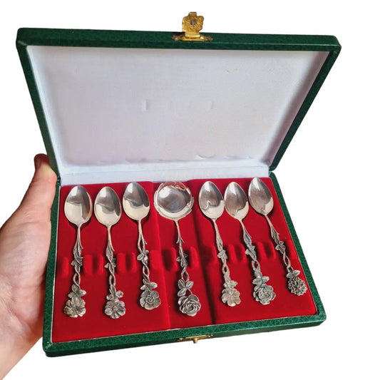 Set de cucharas antiguas plata decoradas con flores menaje vintage.