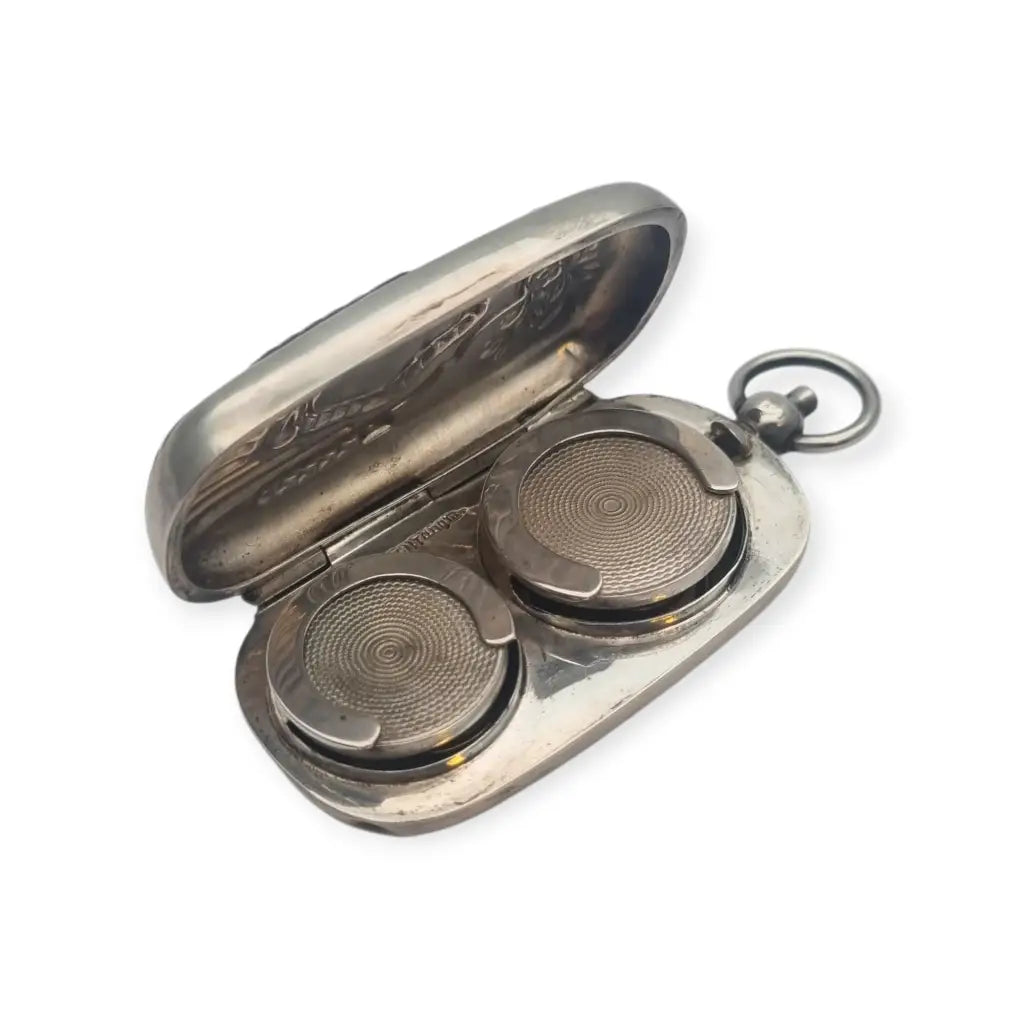Monedero colgante Art Nouveau de plata grabada con doble compartimento interior