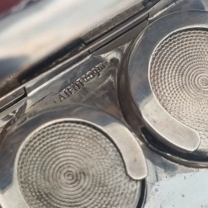 Monedero colgante Art Nouveau de plata grabada con doble compartimento interior