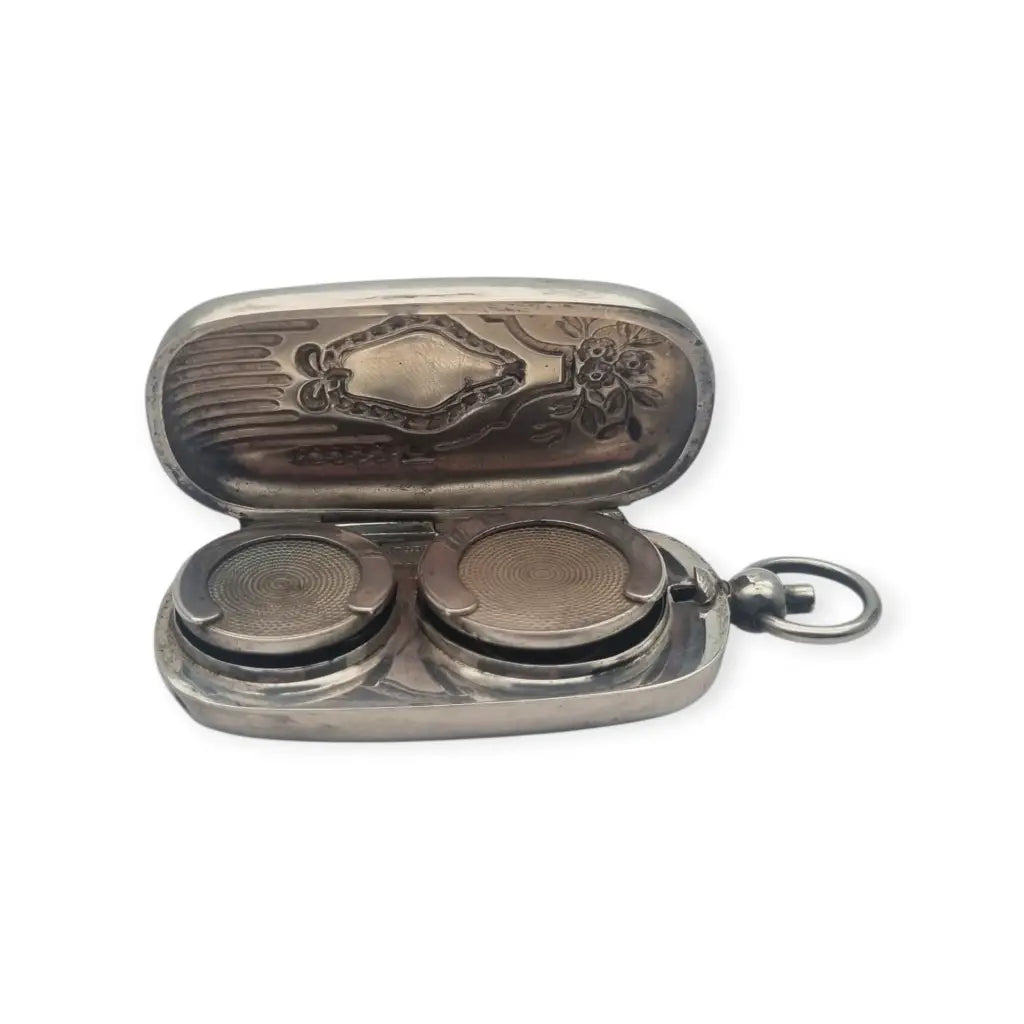 Monedero colgante Art Nouveau de plata grabada con doble compartimento interior